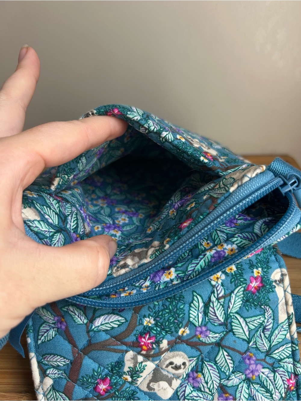 Vera Bradley Hanging Around Sloth Crossbody Bag Blue Floral Quilted Retired - Picture 8 of 10